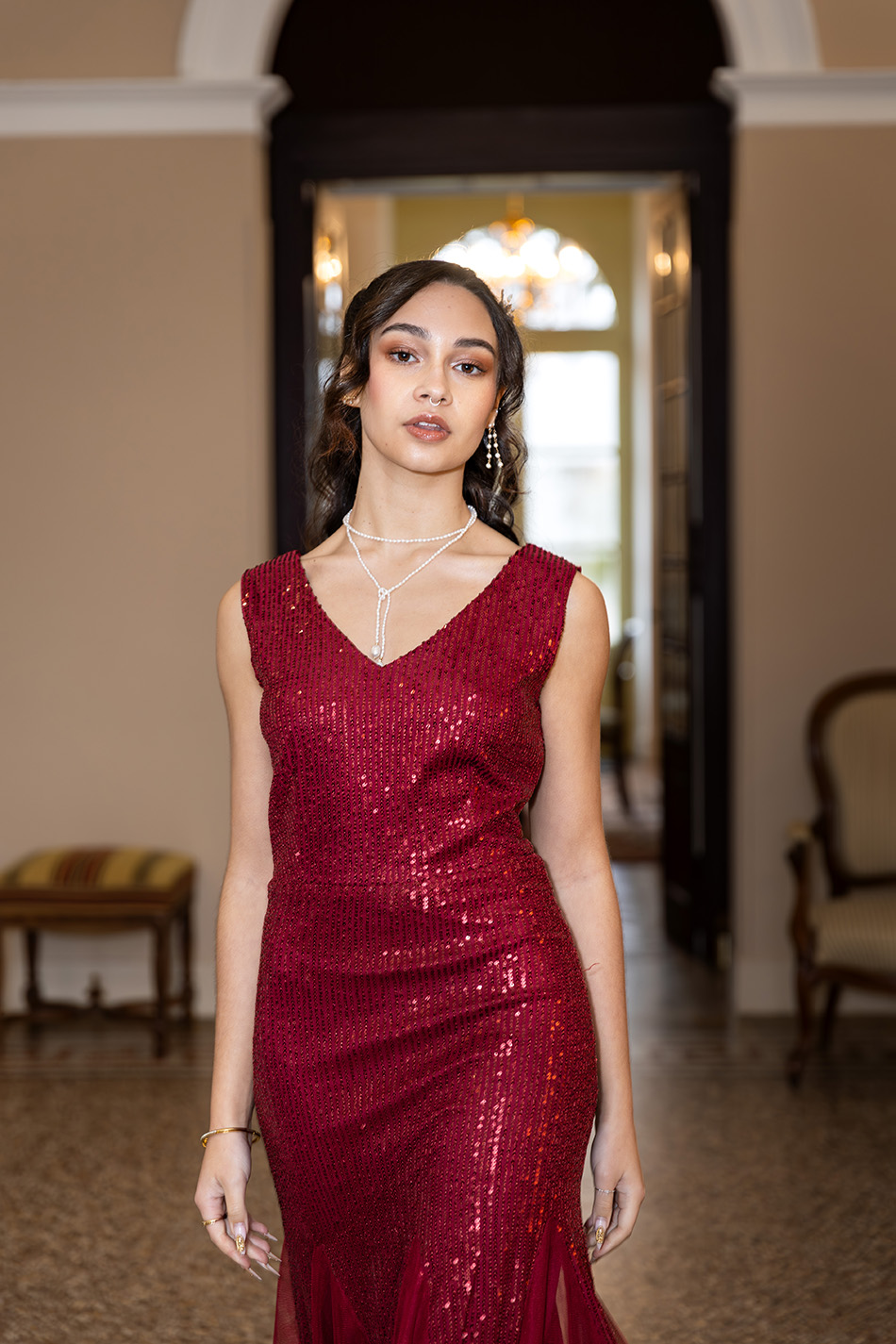 Robe de Soirée Pailletée Col en V et Tulle – Image 3