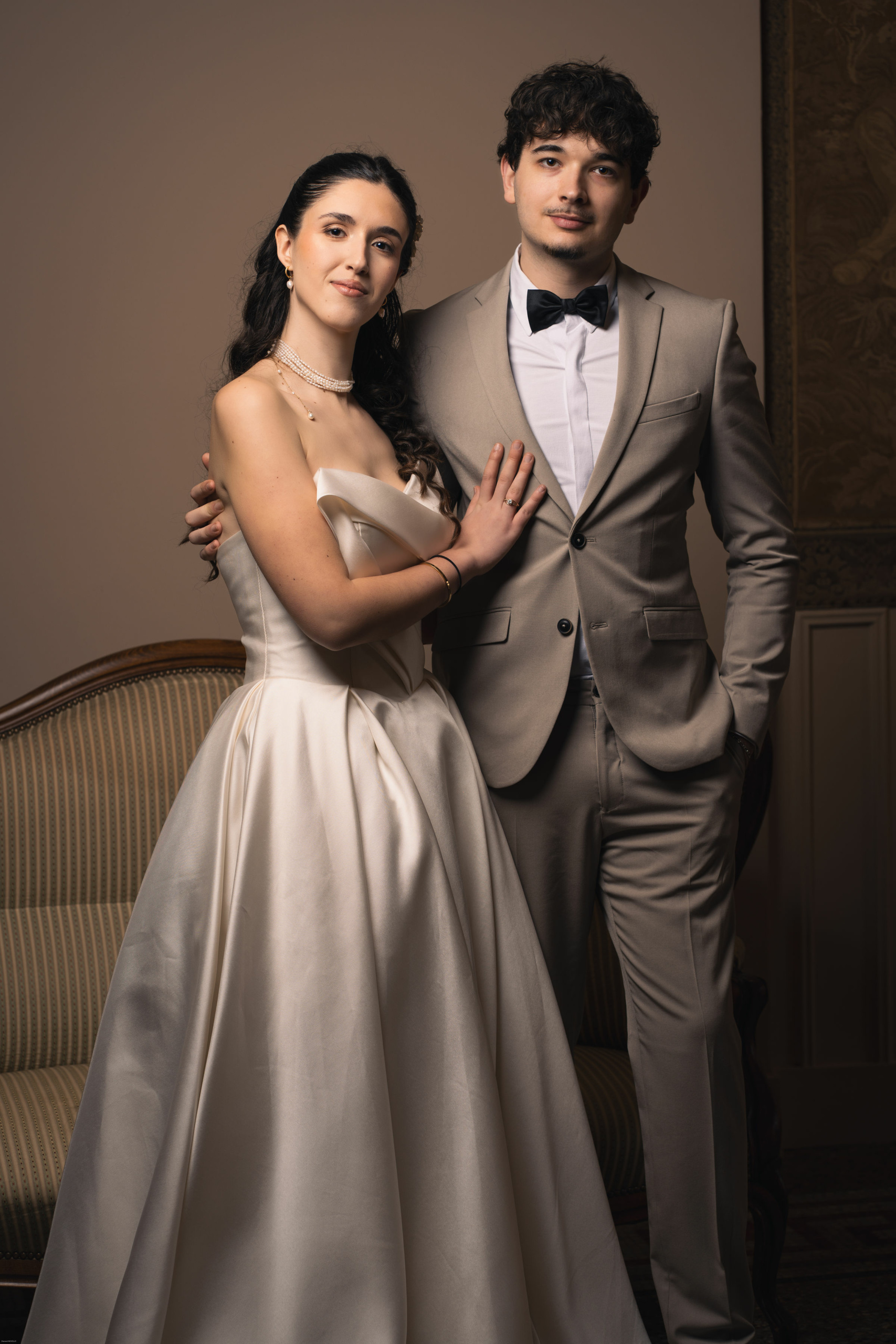 Détails de dentelle et broderie sur tissu noble