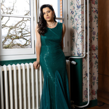 Robe de soirée longue pailletée col rond et tulle Vœu de Désir — Futura Couture Toulouse