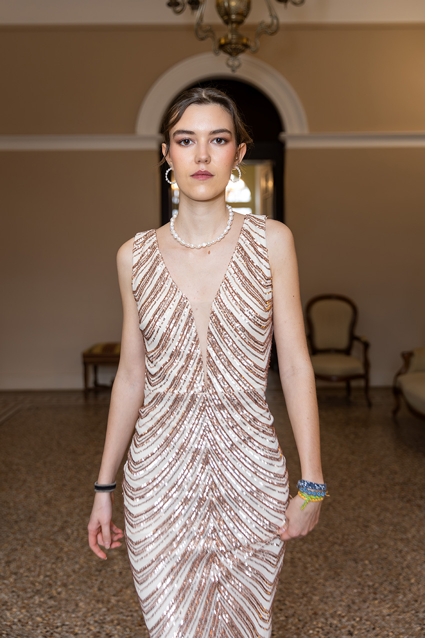 Robe de Soirée Sequins Rose Gold Décolleté V Profond – Image 3